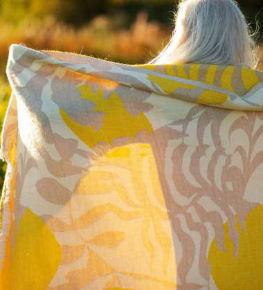 Koc z wzorem KUUTAMO Blanket 130x180 Beige-Yellow