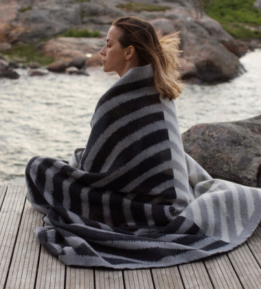 Koc wełniany 130x200 METSALAMPI Wool Blanket - White-Grey-Black