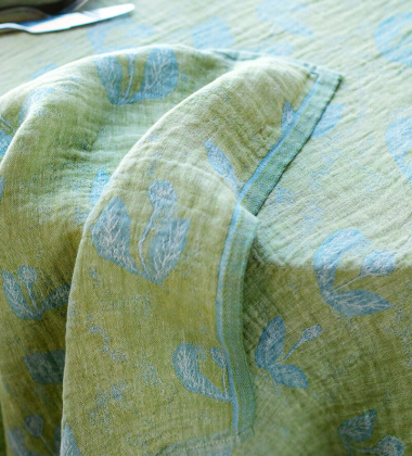 Obrus lub Narzuta 145x180 KESAKUKKA Tablecloth Lime-Light Blue